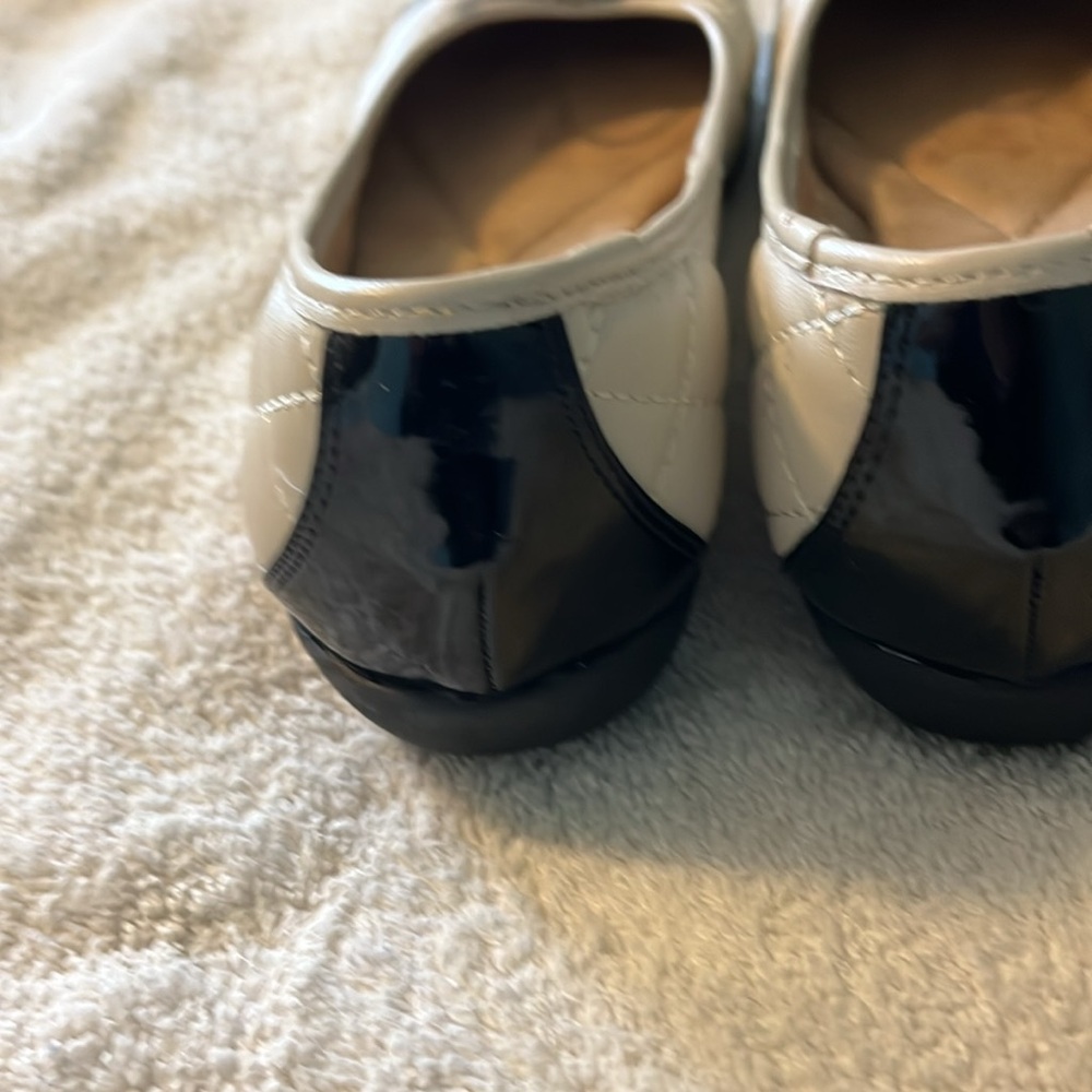 Ladies flats. - Picture 4 of 7